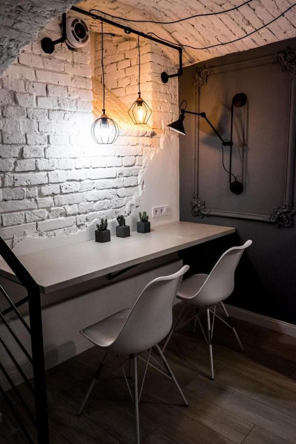 Appartement Чорно -Білий Люкс В Центрі à Lviv Extérieur photo